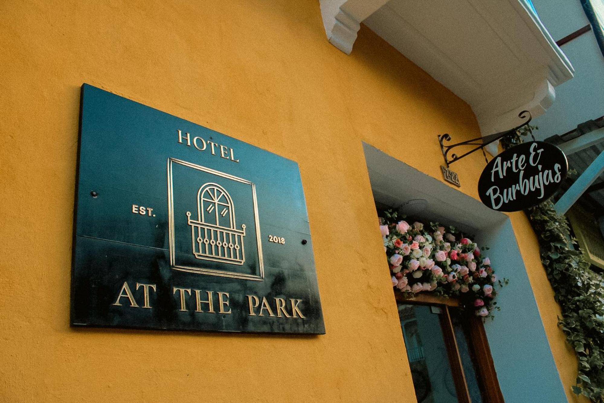 Hotel At The Park — Fotos 1